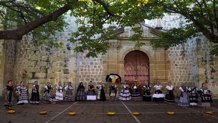 La Compañía “Ritmo de mi Raza” promueve las raíces y tradiciones dancísticas de Oaxaca