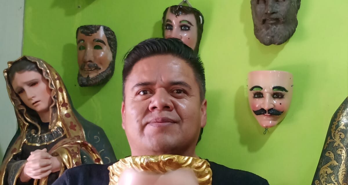 Artesano escultor creador de máscaras de carnaval, orgullo tlaxcalteca 