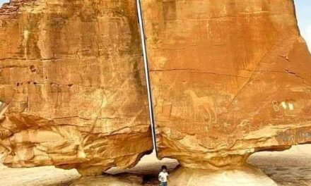 La roca de Al Naslaa en Arabia Saudita